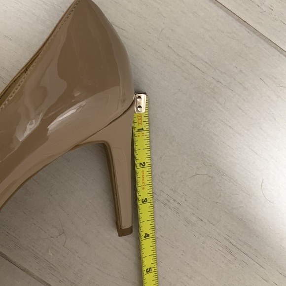 9.5 nude Bandolino pumps - Picture 5 of 5